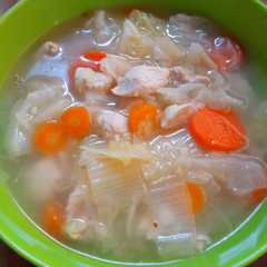 A picture of Sop Ayam Gurih Simpel.