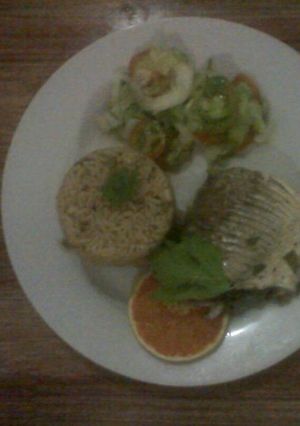 Una foto de Pescado al horno con naranja