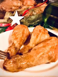 蒜香蜂蜜醬淋脆皮烤雞腿 的食譜成品照片