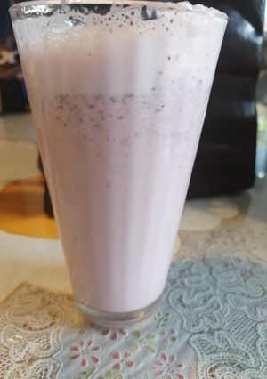 Una foto de Licuado de fresa y avena