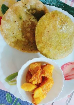 A picture of Peas kachori and hing aloo.