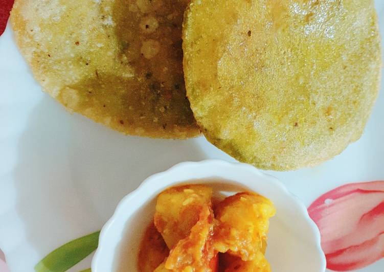 Peas kachori and hing aloo