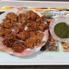 ONION FRITTERS 🌰 OR Pyaz KE PAKORE A picture of ONION FRITTERS 🌰 OR Pyaz KE PAKORE.