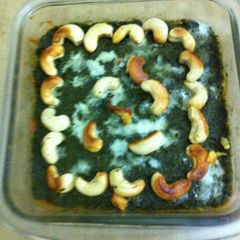 A picture of Palak paneer.