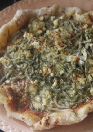 Una foto de Pizza de hojaldre y gulas