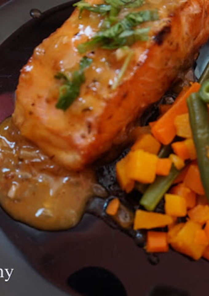 Una foto de Salmón en salsa de naranja