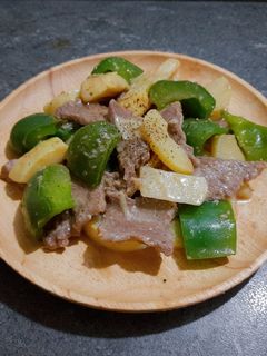 Hình của món Thịt bò xào măng & ớt chuông.