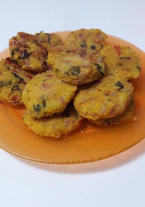 Una foto de Bocadillos de polenta y rabanitos