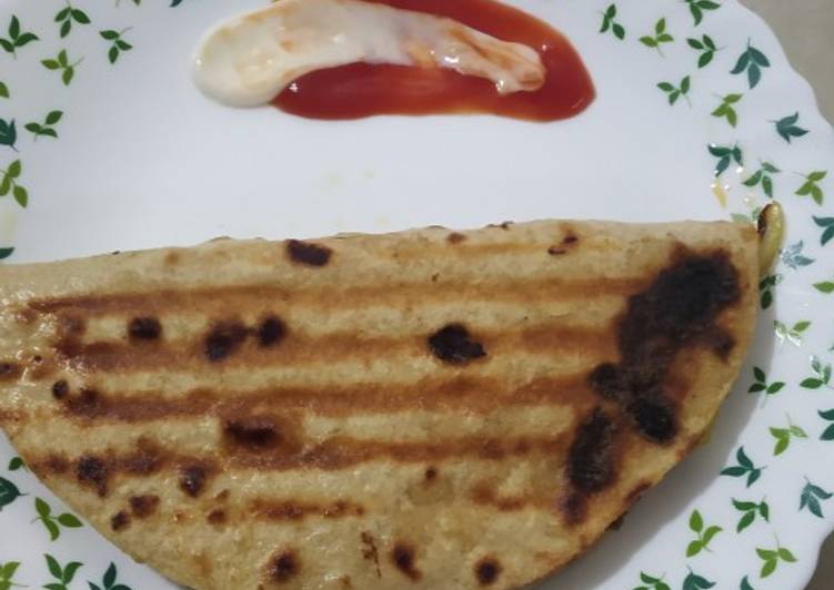 Steps to Make Homemade Grilled chapati sandwich