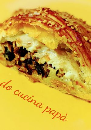 Foto di Strudel di branzino, porcini ed olive