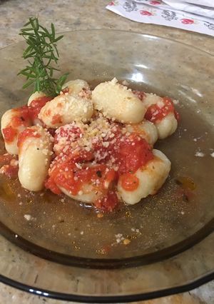 Una foto de Gnocchi di ricota italianos con tomate natural y ajo!!