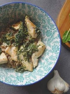 Une photo de Poulet crémeux au parmesan et épinards