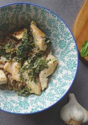 Une photo de Poulet crémeux au parmesan et épinards