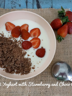 Foto resep Yoghurt with Strawberry and Choco Oat Crumble