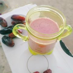 A picture of Strawberry dates smoothies.