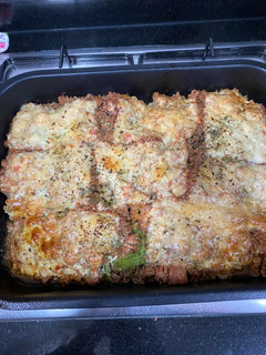 Una foto de Panqueques keto-Grez de espinaca con ricota en salsa boloñesa