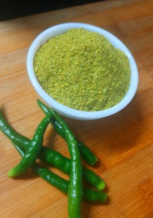 A picture of Green Chilli Powder.