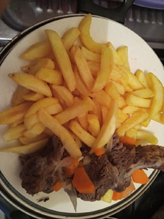 Una foto de Papas fritas con abastero al jugo
