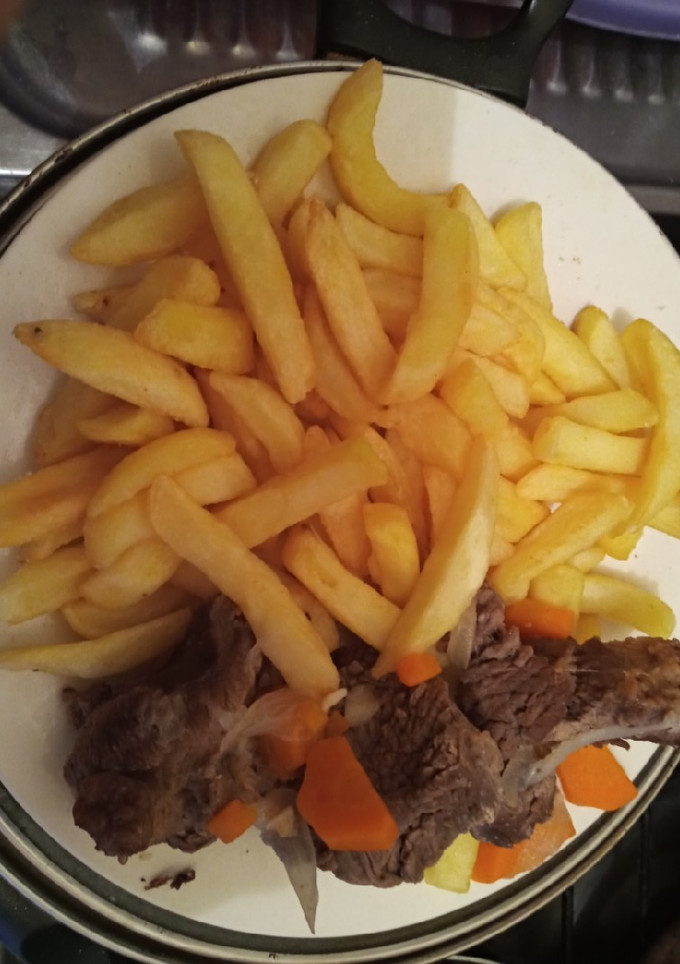 Una foto de Papas fritas con abastero al jugo