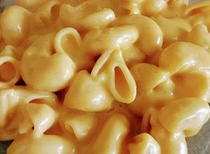Una foto de Mac and cheese (macarrones con queso)