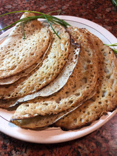 Una foto de CRÊPES de harina de GARBANZO, de TRIGO SARRACENO y de ALMENDRAS (sin GLUTEN)
