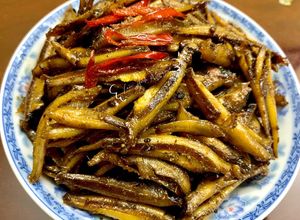 Hình của món Cá cơm khô rim mặn ngọt.