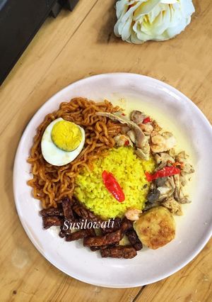 Foto resep Nasi Kuning(Rice Cooker)