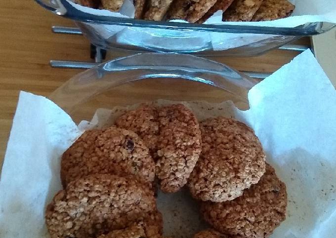 Easiest Way to Make Quick Oatmeal Raisin Cookies