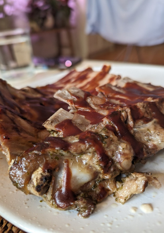 Una foto de Costillas al horno a la BBQ (precocidas en olla express)