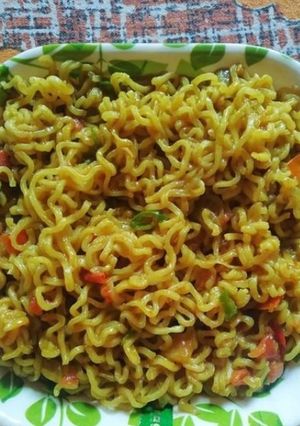 वेज मैगी (Veg Maggi recipe in hindi) रेसिपी मुख्य फोटो