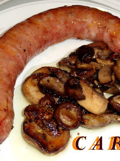 Una foto de Butifarra con setas al horno