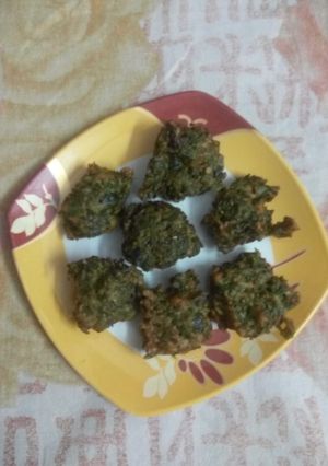 A picture of Palak or muli ke patton ke pakore.