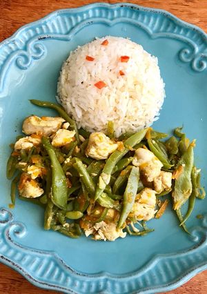 Una foto de Porotos verdes salteados con pollo