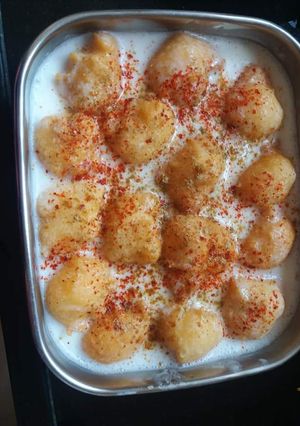 A picture of Dahi vada.