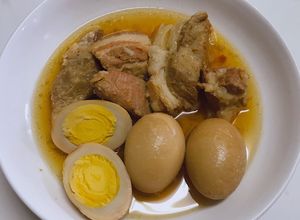 Hình của món Thịt kho trứng (thịt kho nước dừa).