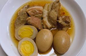 Thịt kho trứng (thịt kho nước dừa)