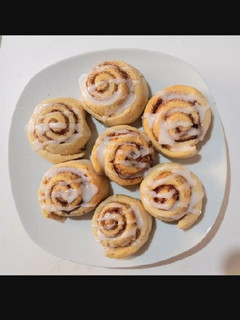 Una foto de Rollitos de canela esponjosos