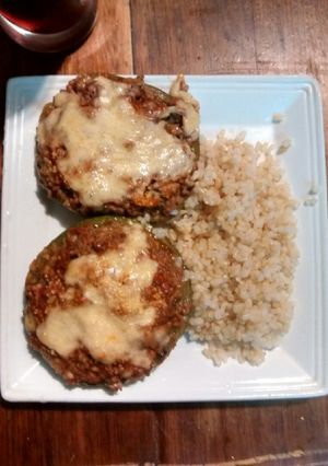 Una foto de Zapallitos rellenos con guarnición de arroz