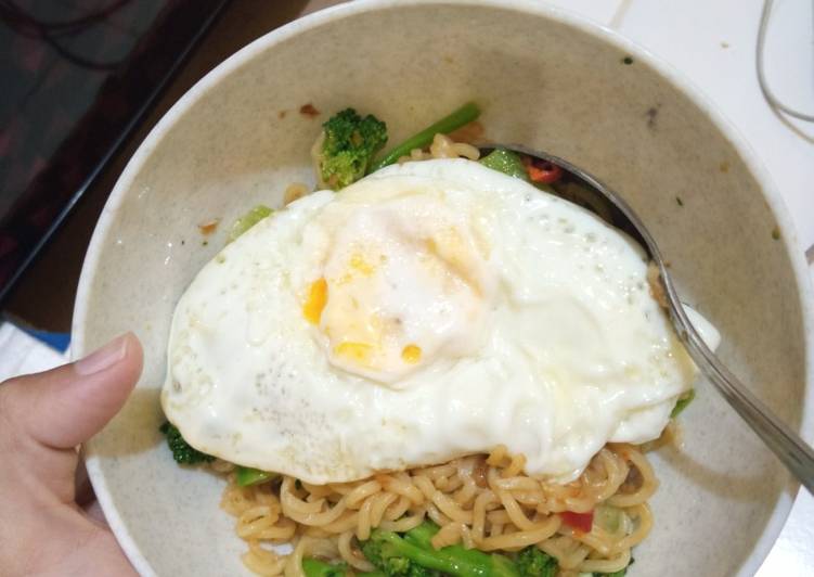 Bagaimana Menyiapkan Mie goreng tanggal tua anak kos yang Lezat