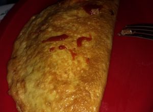 Una foto de Desayuno, Omelette relleno de Marlyn y queso