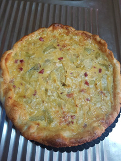 Una foto de Quiche de alcachofas con jamón