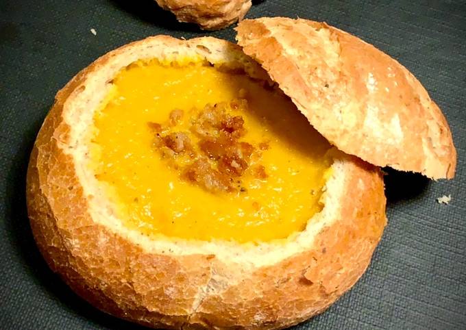 Сырный суп - пюре с тёмным пивом в хлебе 🇧🇪