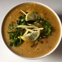 A picture of Instant chicken oats daleem.