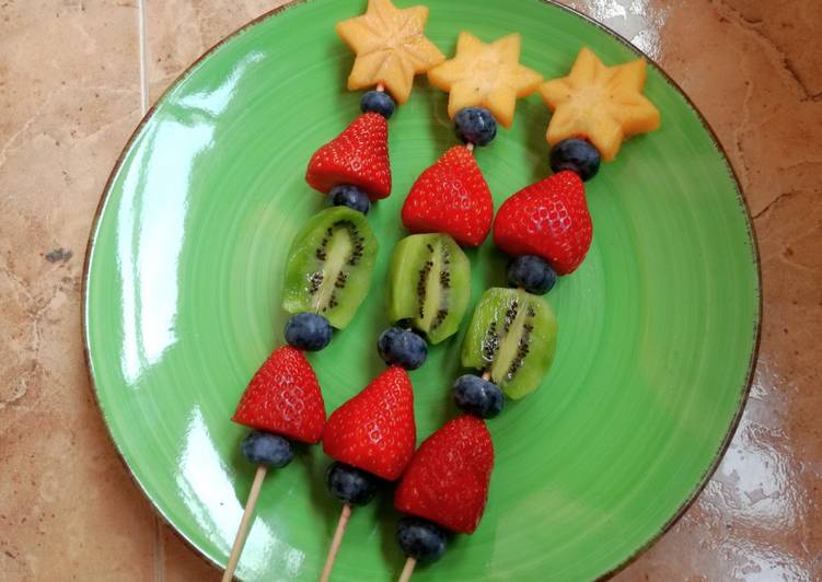 Brochetas de fruta navideñas 🌟🥝🍓