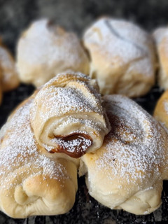 Una foto de Facturas de dulce de leche