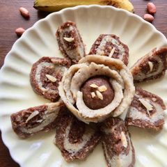 A picture of Banana halwa rose in pnut milk.
