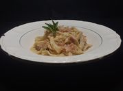 Una foto de salsa carbonara