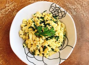 Hình của món Món chay dễ làm| Đậu phụ xào ngải cứu.