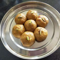 A picture of Besan Laddu.