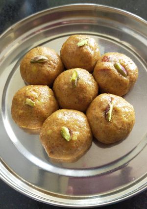 A picture of Besan Laddu.